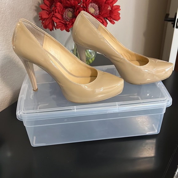 Nude patent 4” heel. Worn 3 times. In great condition. Size 7 - Picture 2 of 7